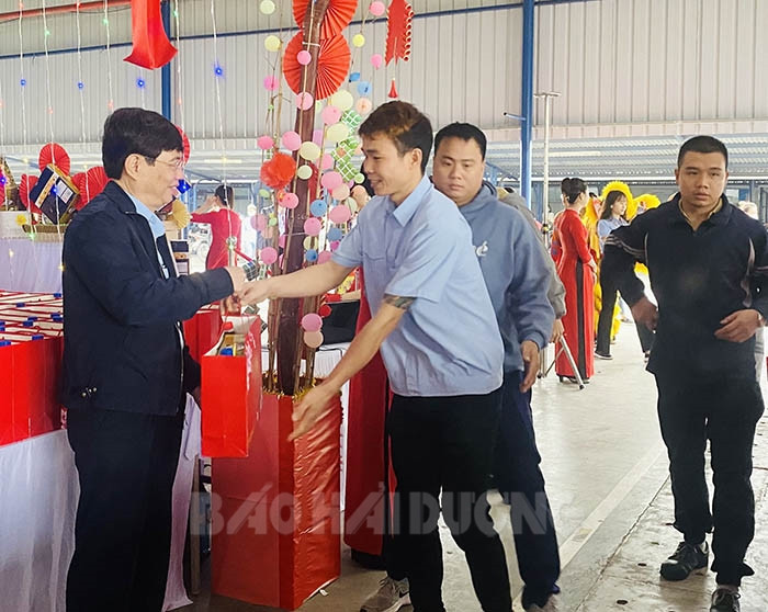 Công đoàn Công ty Sumidenso Việt Nam chăm lo Tết cho người lao động